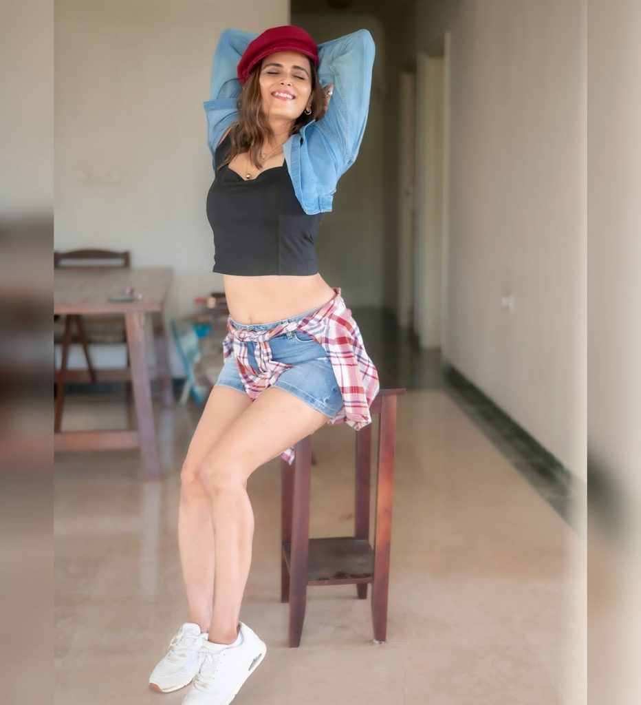 Modern fashion choice showcases Meenakshi Dixit's versatility in styling