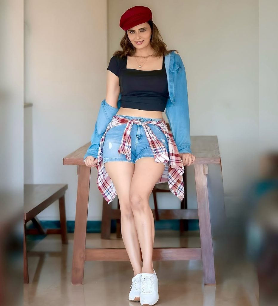 Modern fashion choice showcases Meenakshi Dixit's versatility in styling