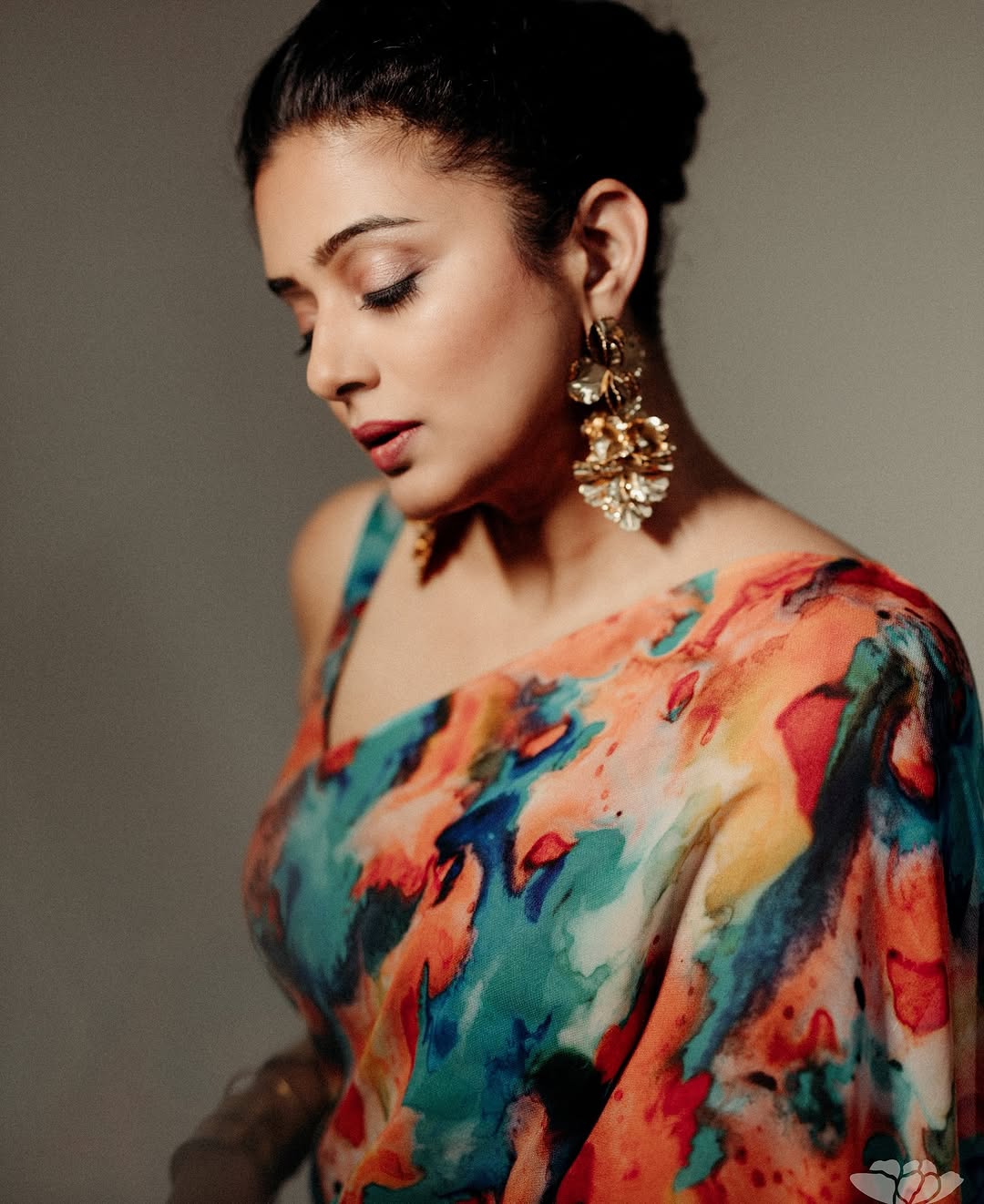 Beautiful color combinations showcase skilled craftsmanship in Priyamani's saree design