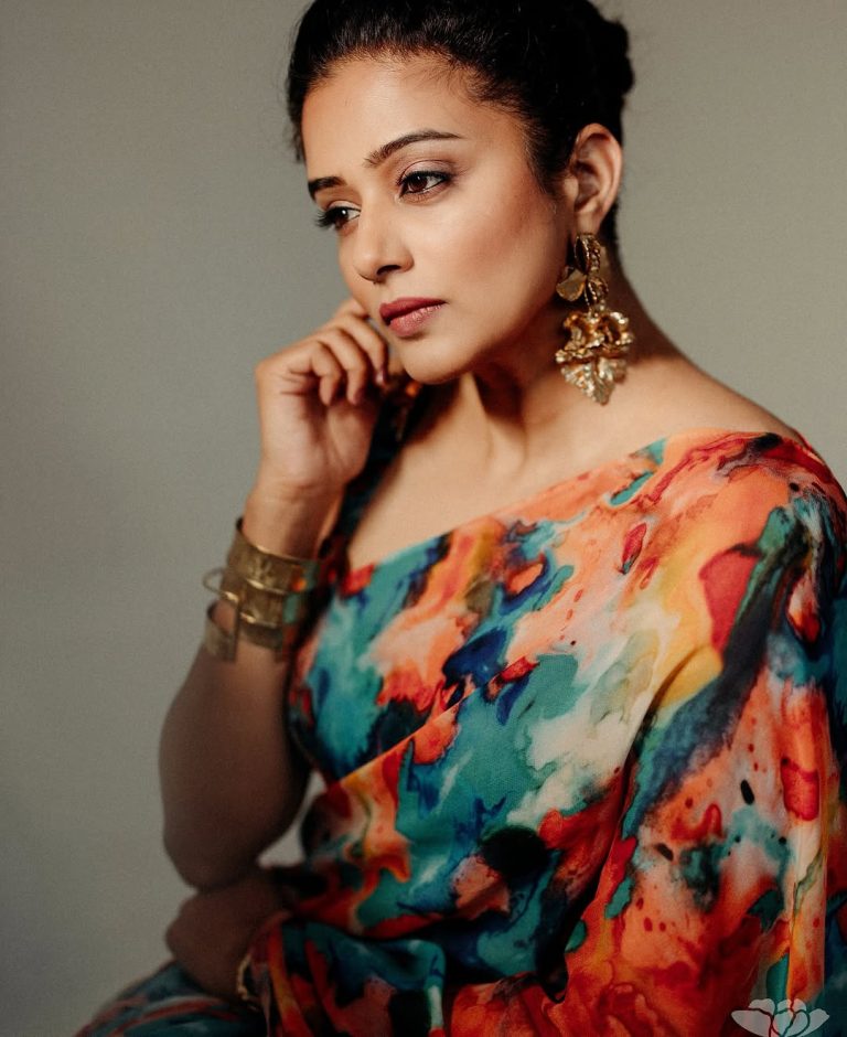 Rainbow of hues creates stunning visual feast in Priyamani's traditional format