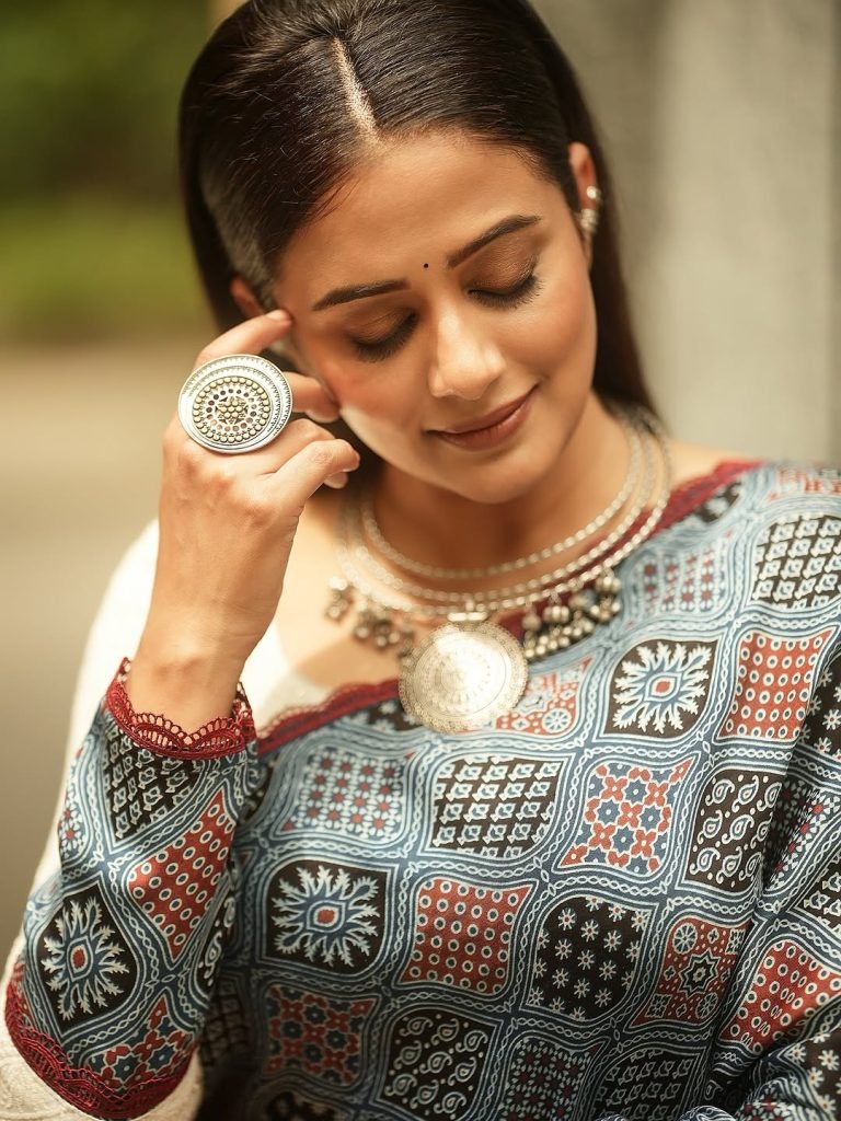 Timeless saree styling showcases Priyamani's traditional fashion mastery
