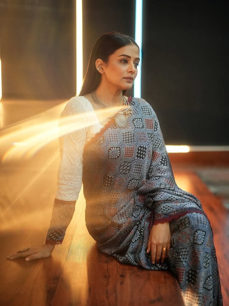 Gorgeous cultural attire reflects Priyamani's years of traditional fashion expertise