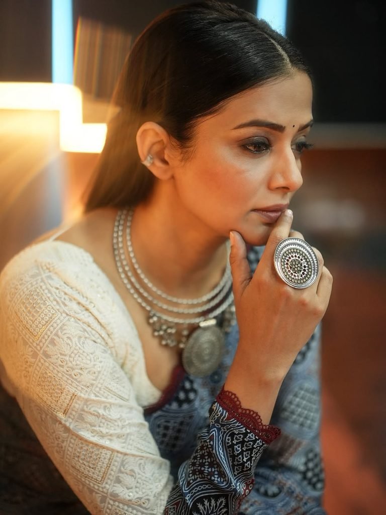 Gorgeous cultural attire reflects Priyamani's years of traditional fashion expertise