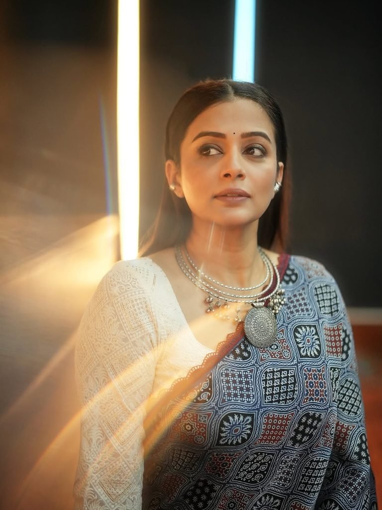 aElegant saree draping demonstrates Priyamani's cultural appreciation