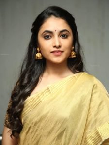 Detailed closeup reveals Priyanka Arul Mohan's golden saree craftsmanship