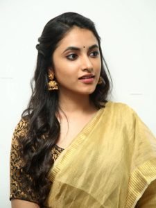 Detailed closeup reveals Priyanka Arul Mohan's golden saree craftsmanship