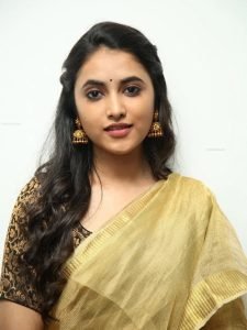 Detailed closeup reveals Priyanka Arul Mohan's golden saree craftsmanship