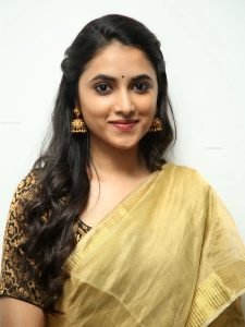 Detailed closeup reveals Priyanka Arul Mohan's golden saree craftsmanship