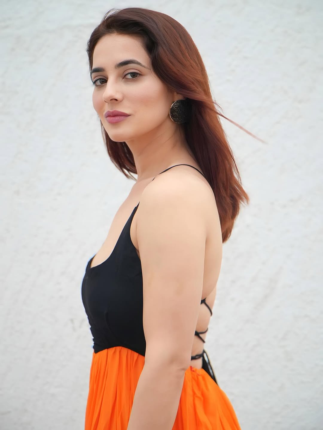 Priyanka Rewri’s Glamorous Look in Black & Orange Dress (15)