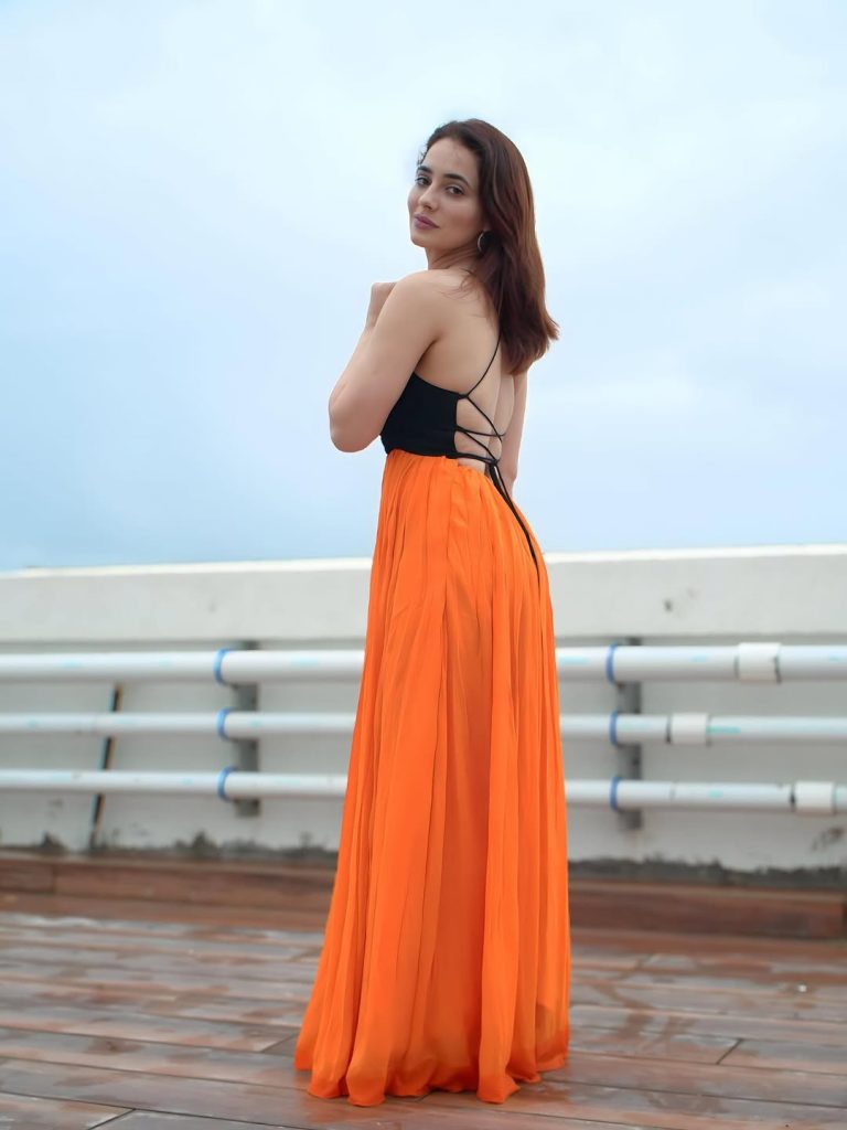 Glamorous styling highlights Priyanka Rewri's confident presentation skills