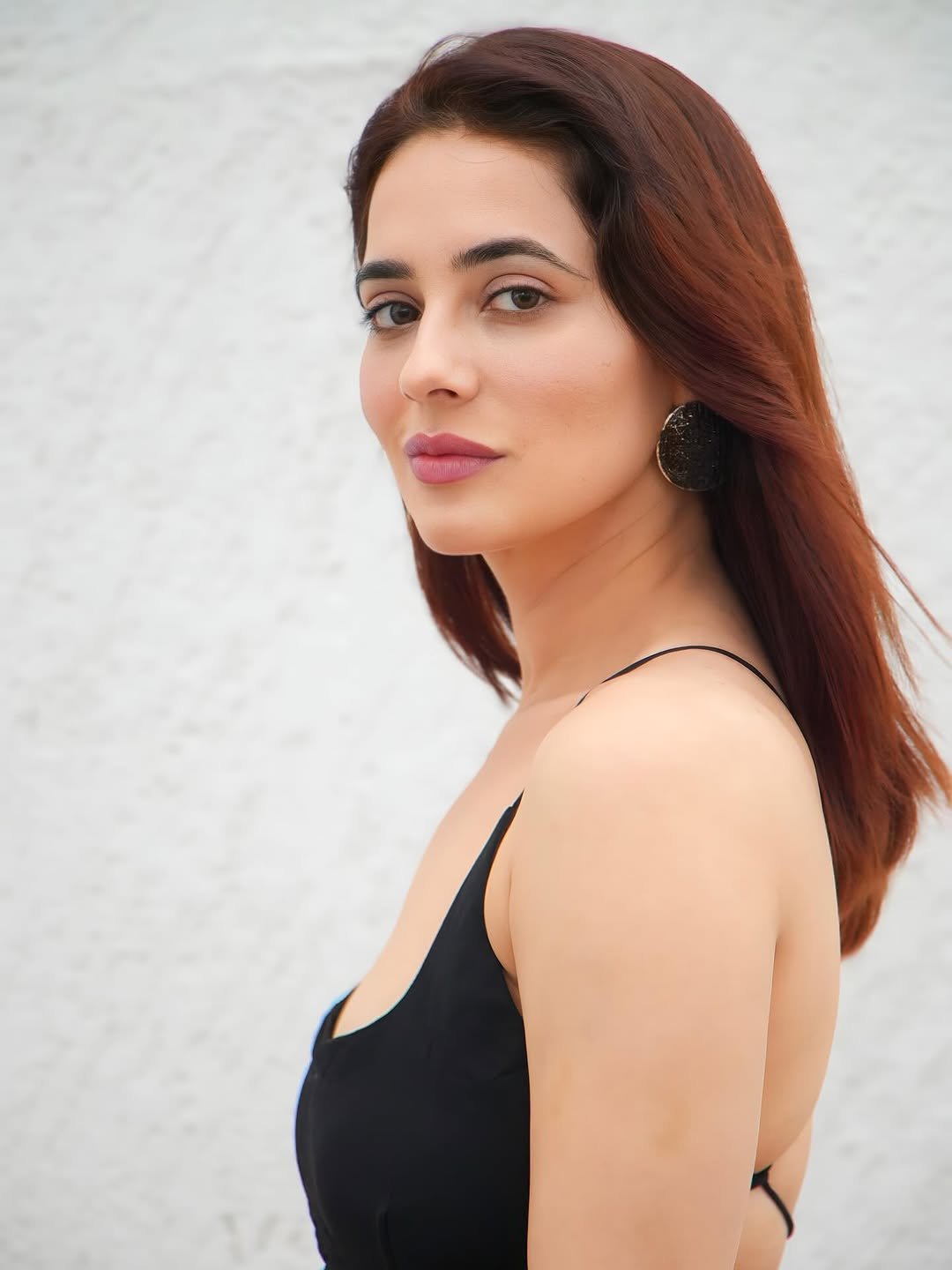 Priyanka Rewri’s Glamorous Look in Black & Orange Dress (8)