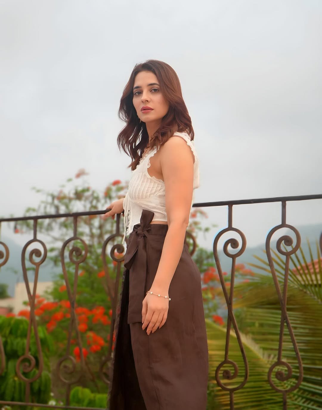 Priyanka Rewri’s White Crop Top Look is Giving Major Fashion Goals (20)