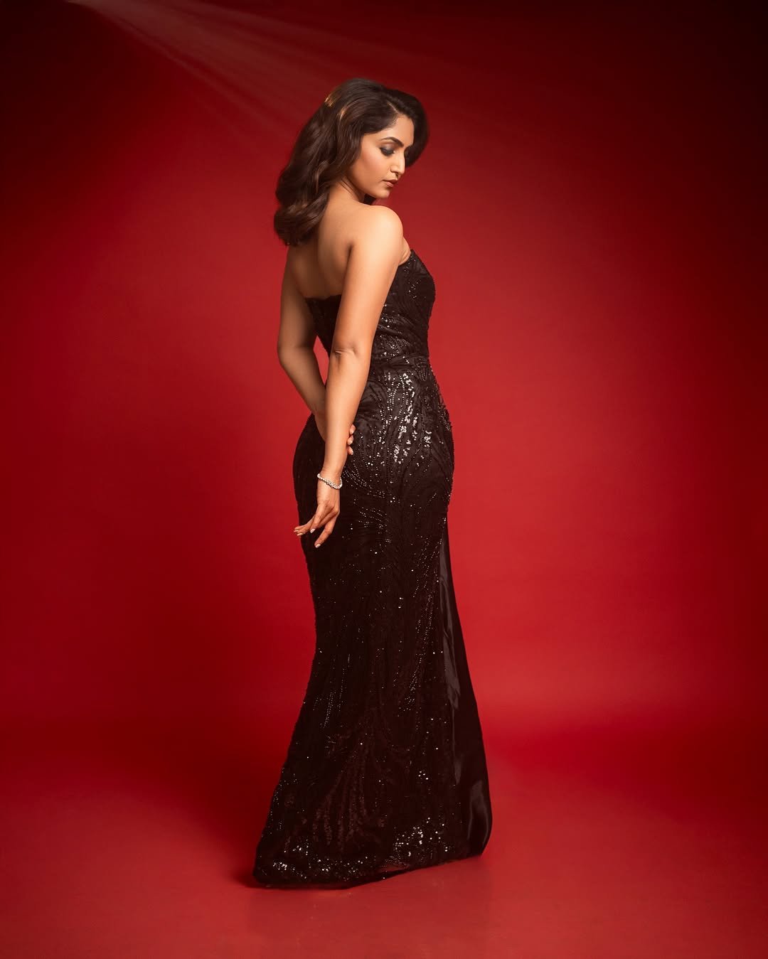 Reba Monica John as a Glamour Doll in Black Dress (9)