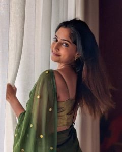 Hot green traditional look highlights Reba Monica John's saree expertise