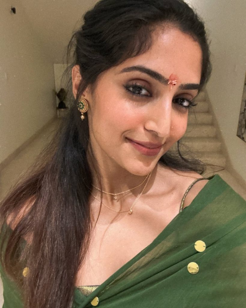 Hot green traditional look highlights Reba Monica John's saree expertise