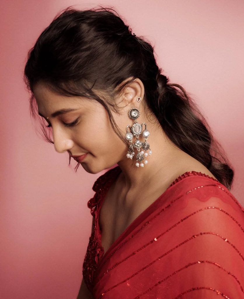 Ritika Nayak embodies classic grace in sheer red saree and pearl accessories