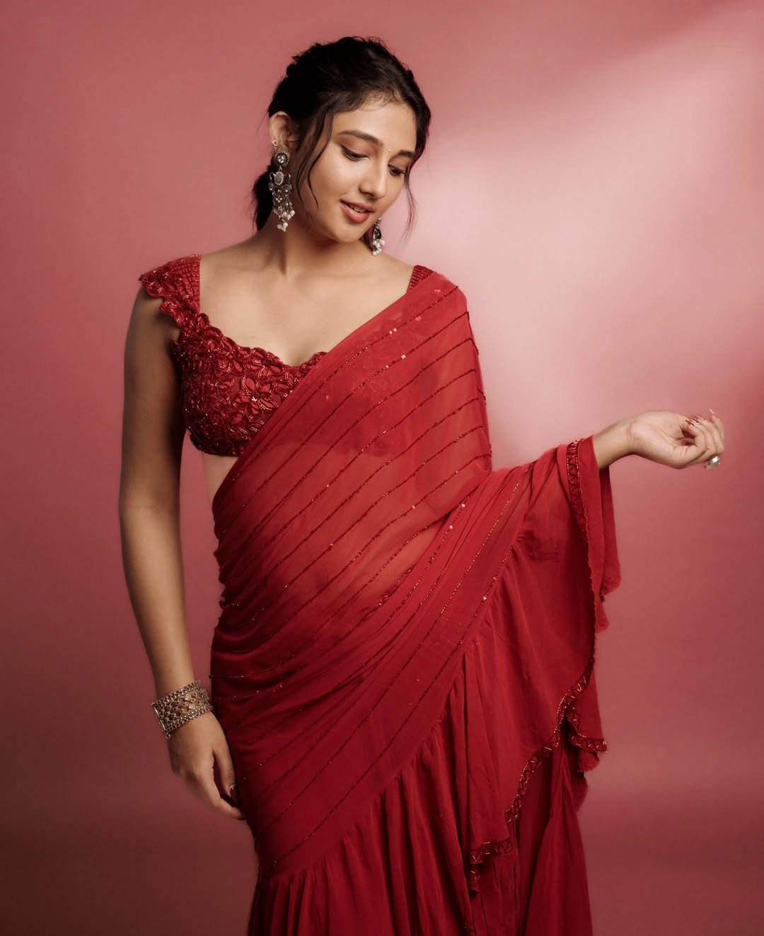 Ritika Nayak keeps her look traditional in sheer red saree and pearl jewellery (3)