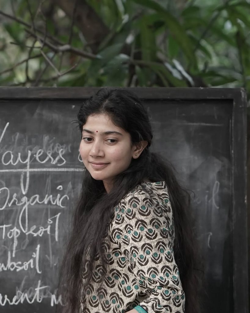 Movie set candid moments capture Sai Pallavi's professional commitment