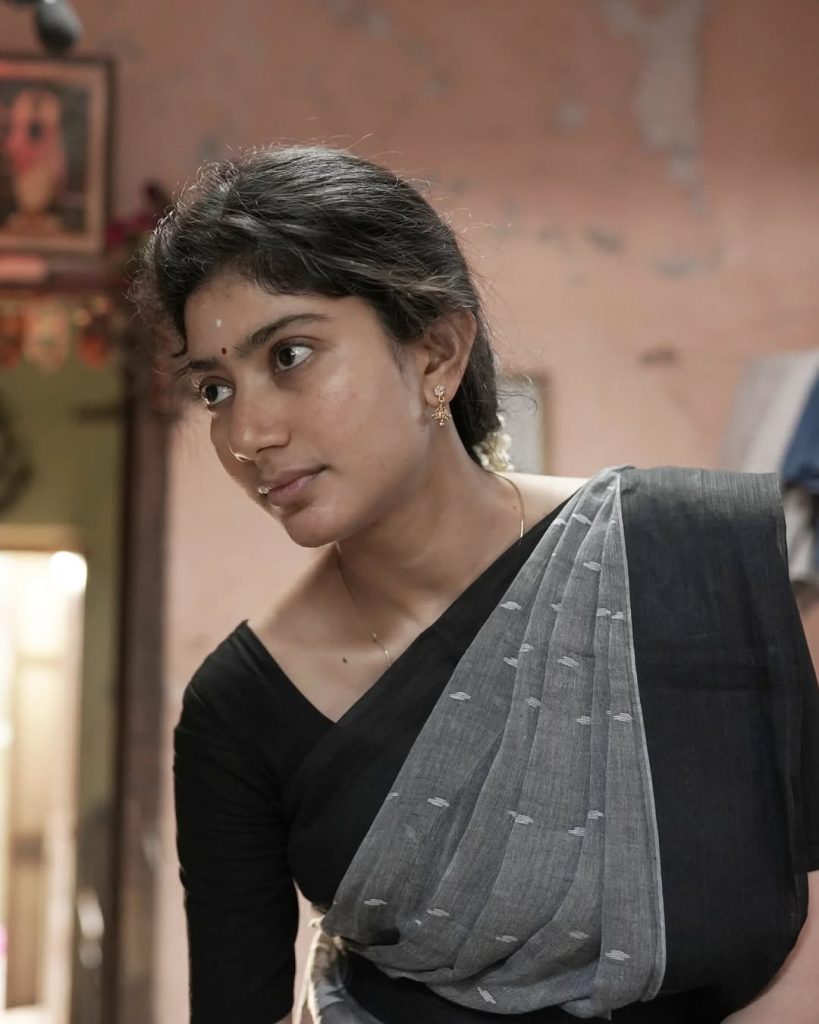 Movie set candid moments capture Sai Pallavi's professional commitment