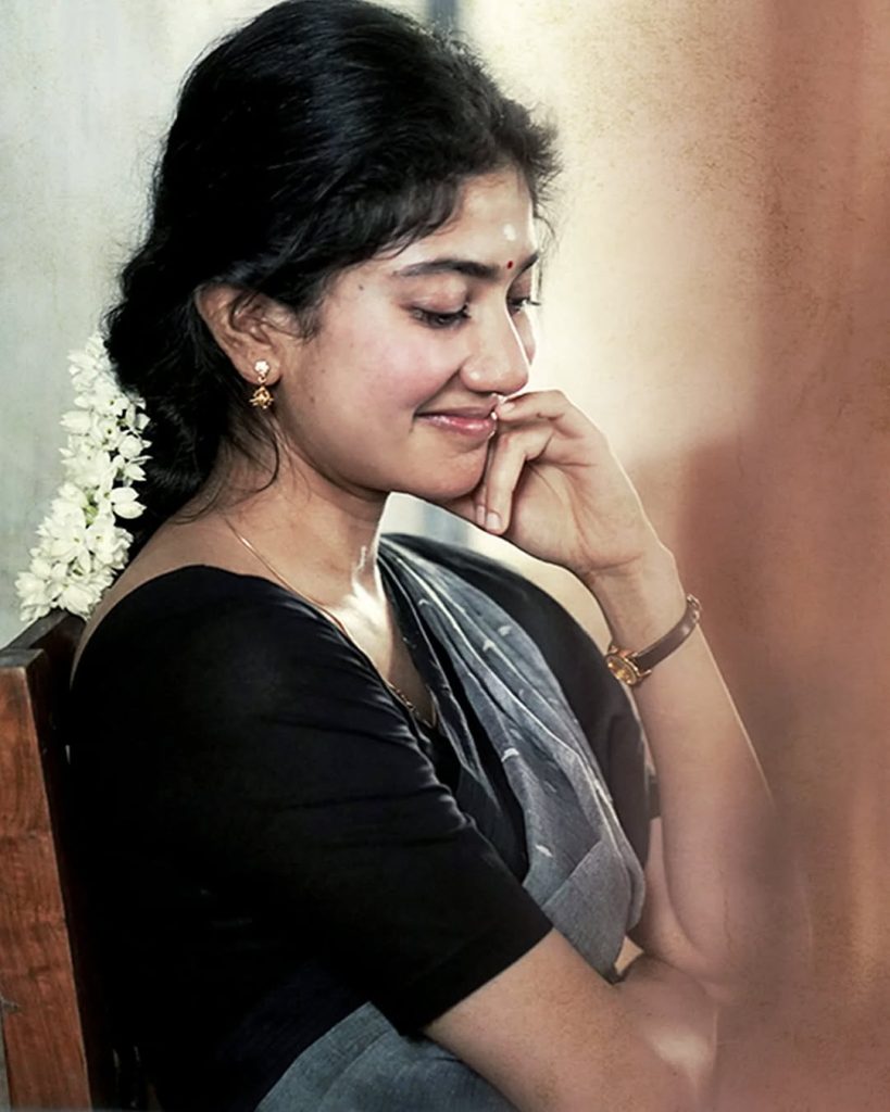 Movie set candid moments capture Sai Pallavi's professional commitment