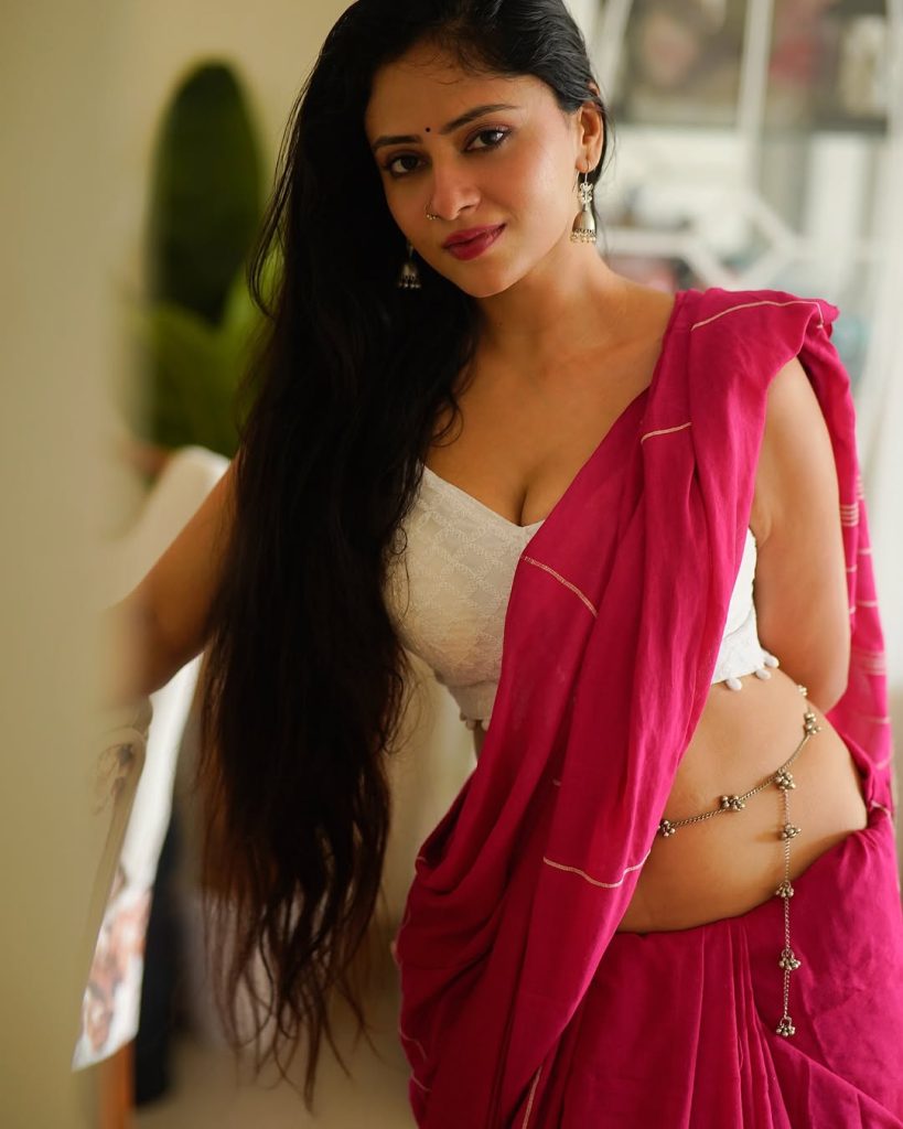 Glamorous pink styling highlights Sanya Thakur's contemporary traditional appeal