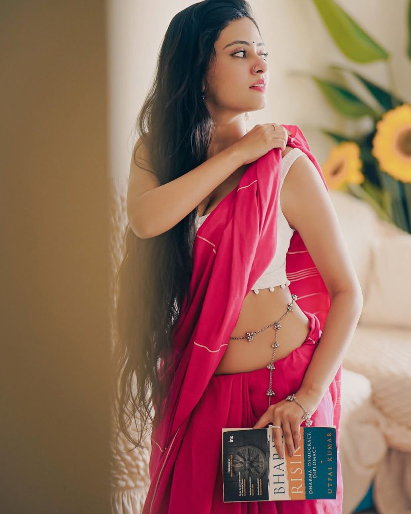 Sanya Thakur embodies confidence in striking pink traditional ensemble