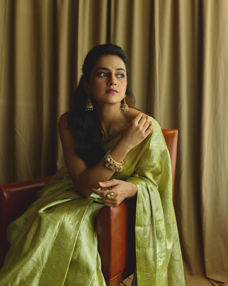 Beautiful saree presentation showcases Shraddha Srinath's cultural fashion expertise