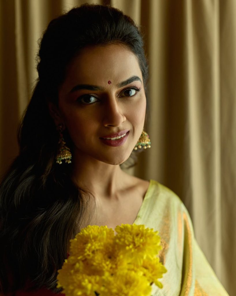 Beautiful saree presentation showcases Shraddha Srinath's cultural fashion expertise