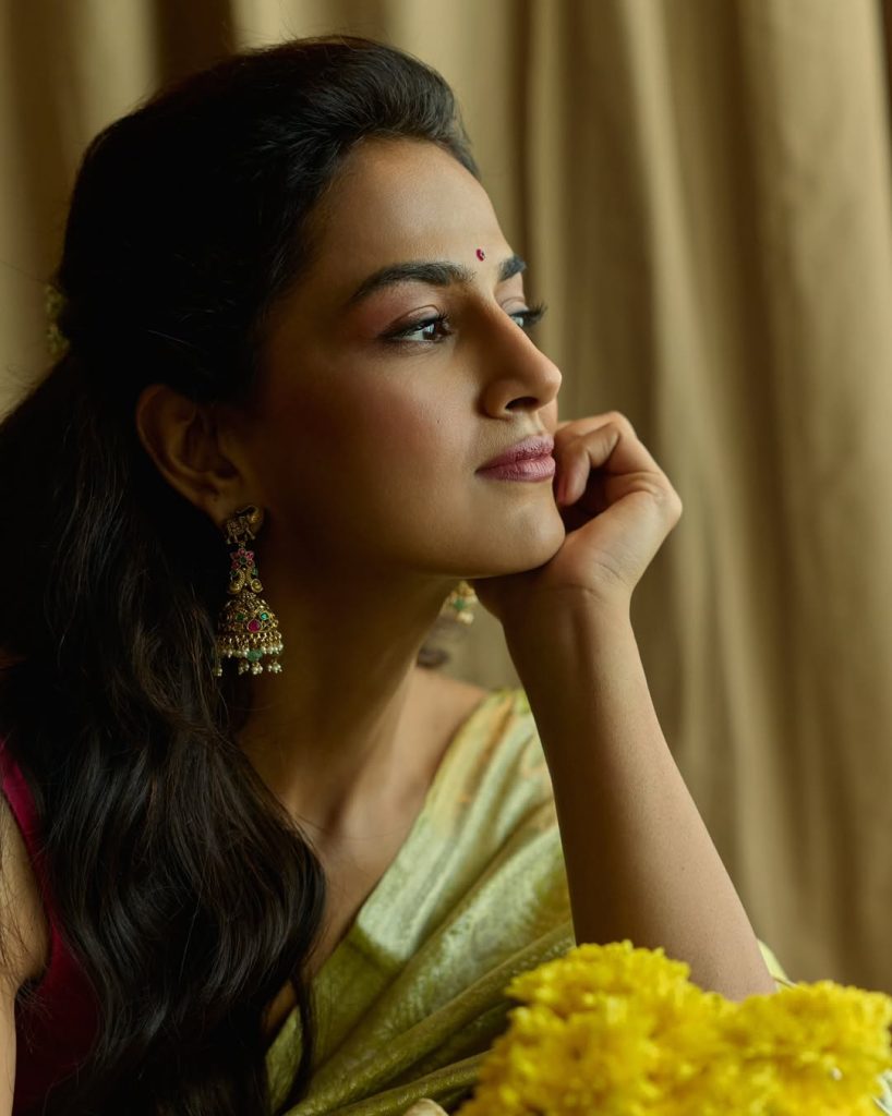 Shraddha Srinath embodies traditional grace in stunning saree ensemble