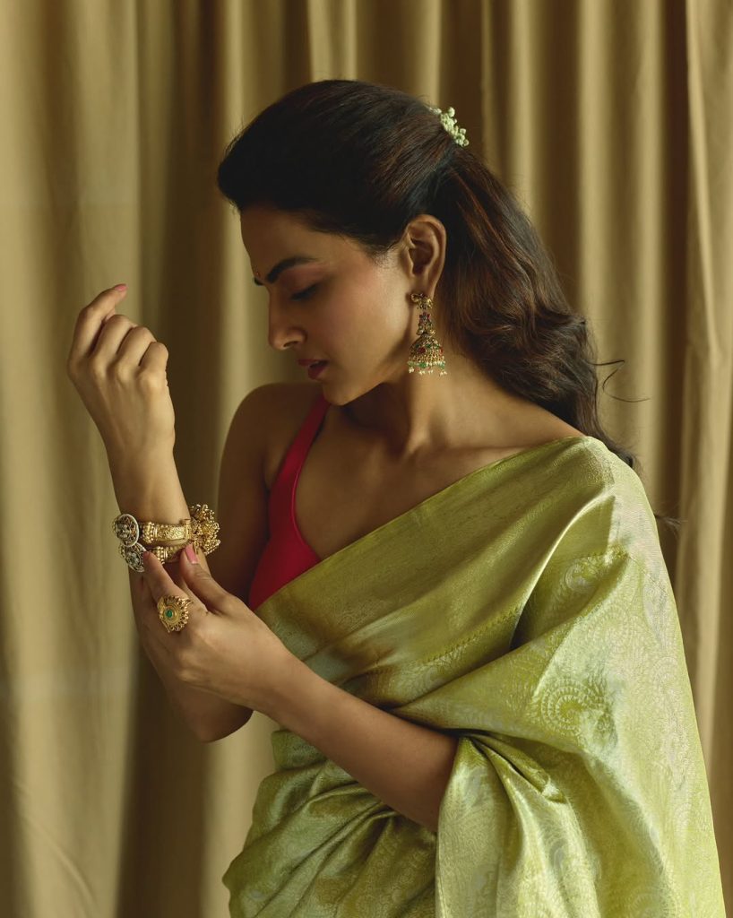 Shraddha Srinath embodies traditional grace in stunning saree ensemble