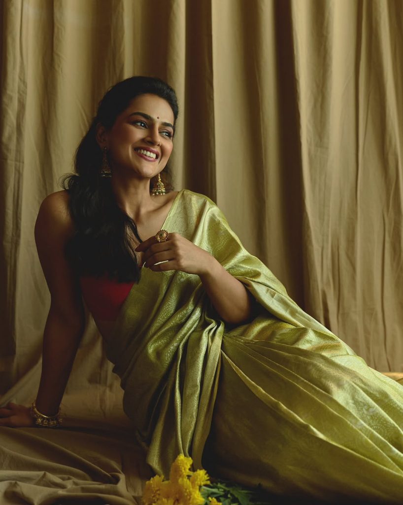 Shraddha Srinath embodies traditional grace in stunning saree ensemble