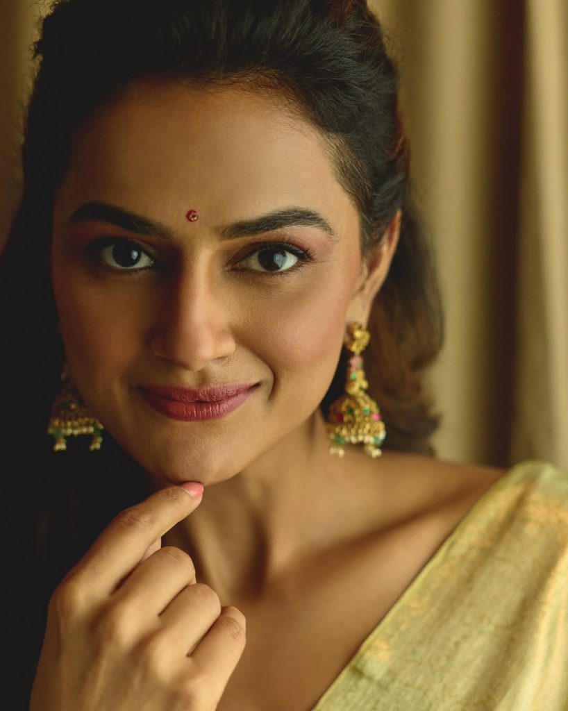 Shraddha Srinath embodies traditional grace in stunning saree ensemble
