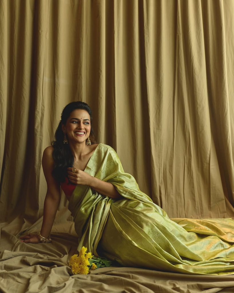 Shraddha Srinath embodies traditional grace in stunning saree ensemble
