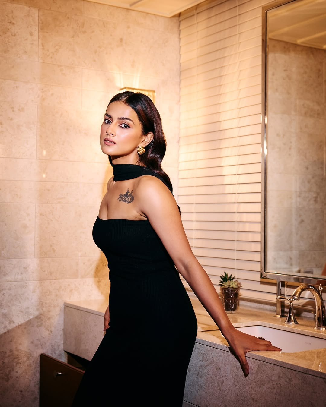 Shraddha Srinath keeps it bold black tube dress, minimal jewellery with arm tattoo (2)