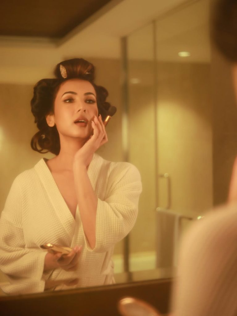 Natural beauty shines through Sonal Chauhan's minimal after-shower look