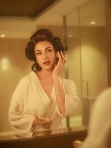 Natural beauty shines through Sonal Chauhan's minimal after-shower look