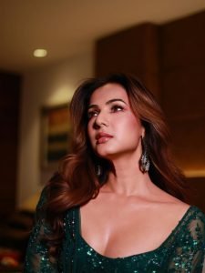 Green glam avatar creates stunning transformation for Sonal Chauhan's hotness