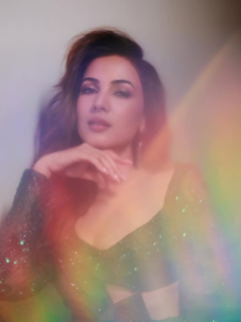 Hot green avatar highlights Sonal Chauhan's versatile modeling capabilities