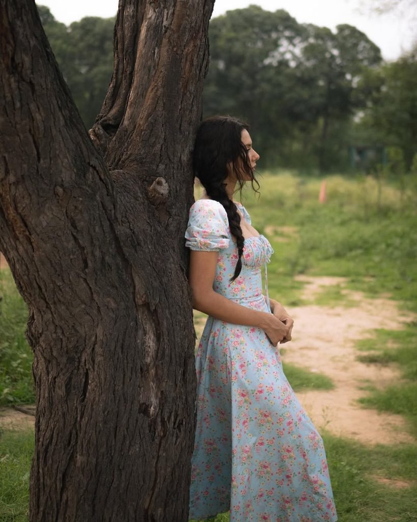 Sophisticated neckline design adds elegance to Sonam's overall ensemble