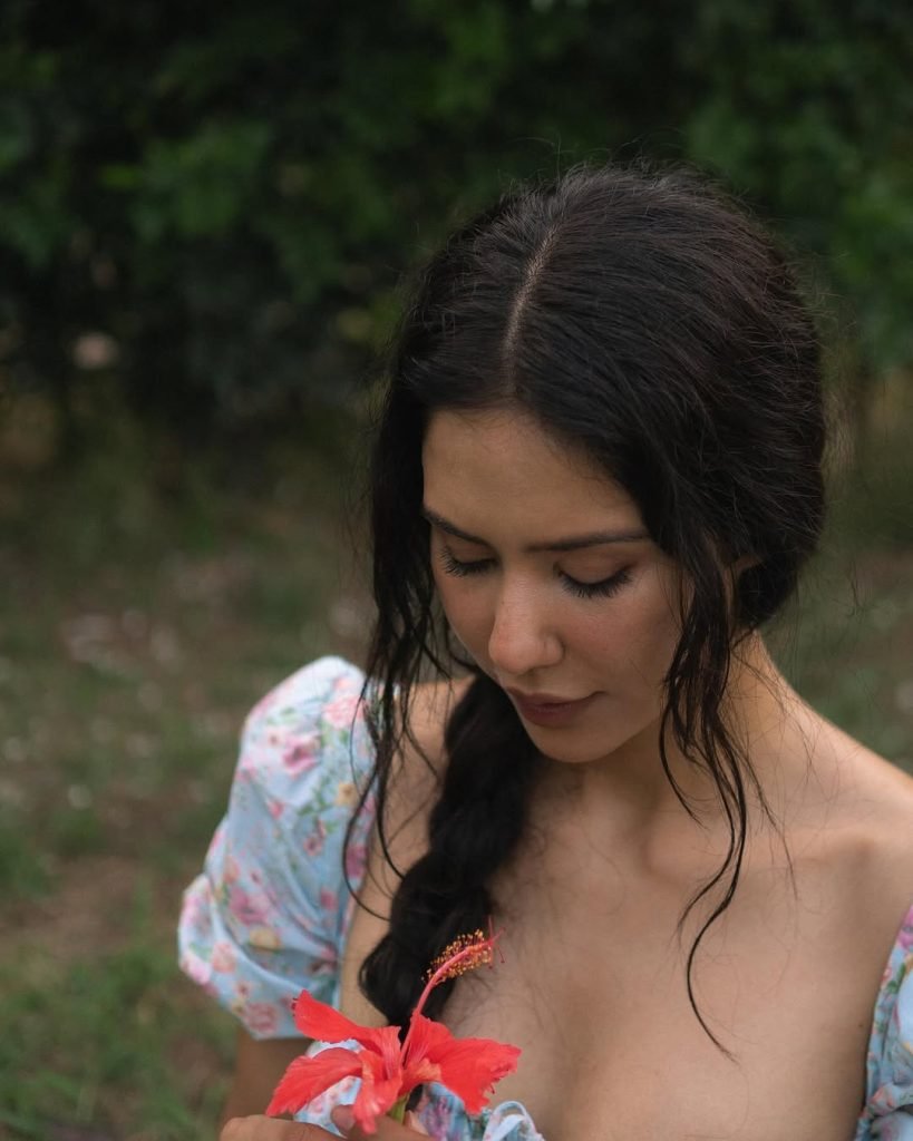 Contemporary styling demonstrates Sonam's modern fashion sensibilities