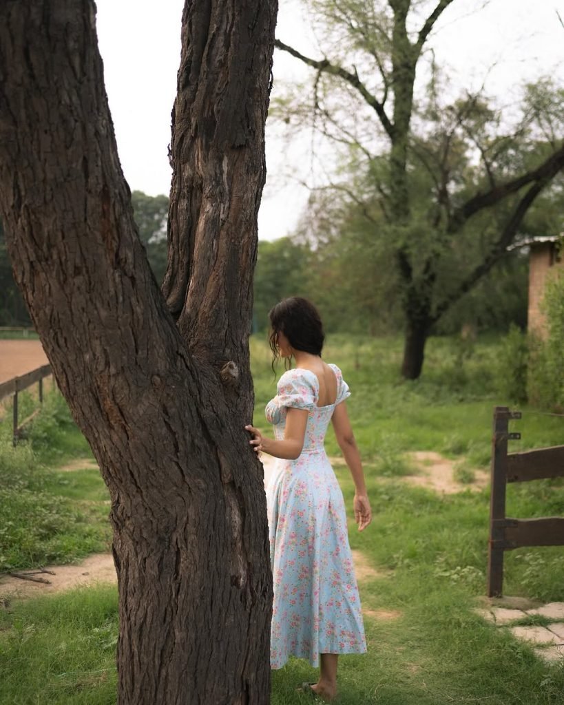 Sophisticated neckline design adds elegance to Sonam's overall ensemble