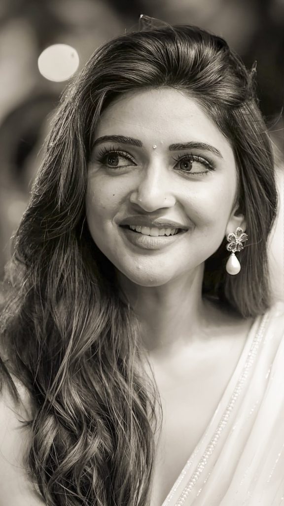 Adorable expressions captured in Sreeleela's traditional cultural attire