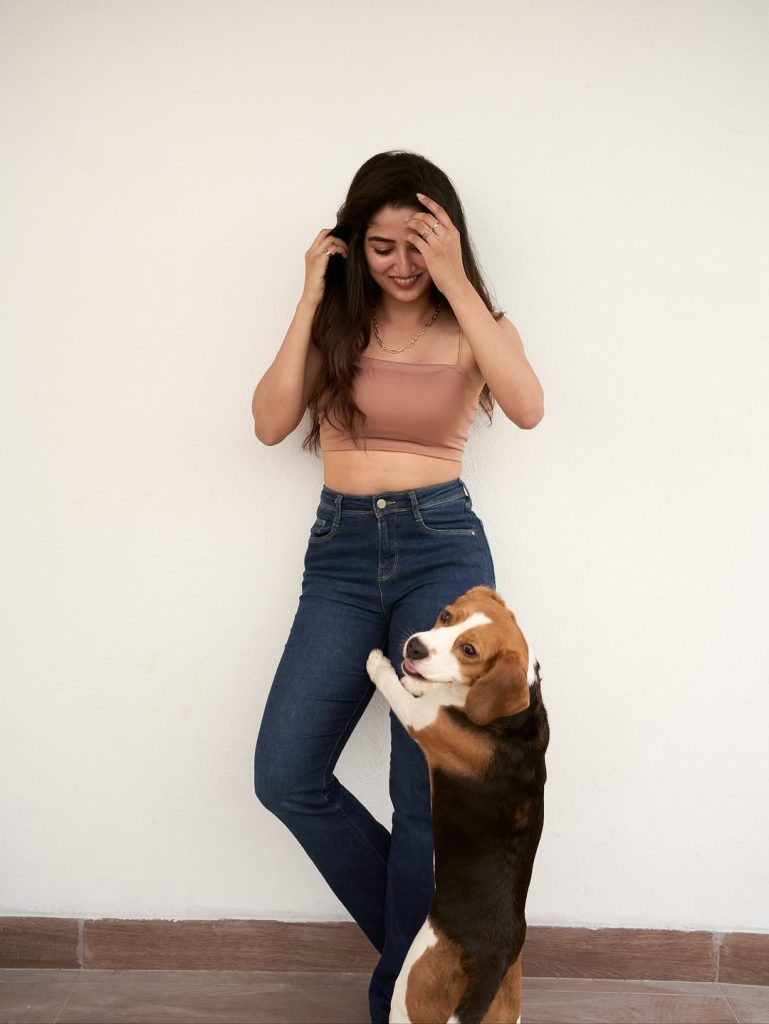 Casual look photoshoot showcases Sushmita Shetty's down-to-earth personality