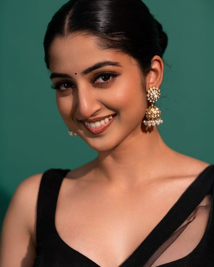 Sushmita Shetty embodies confidence in striking black traditional ensemble