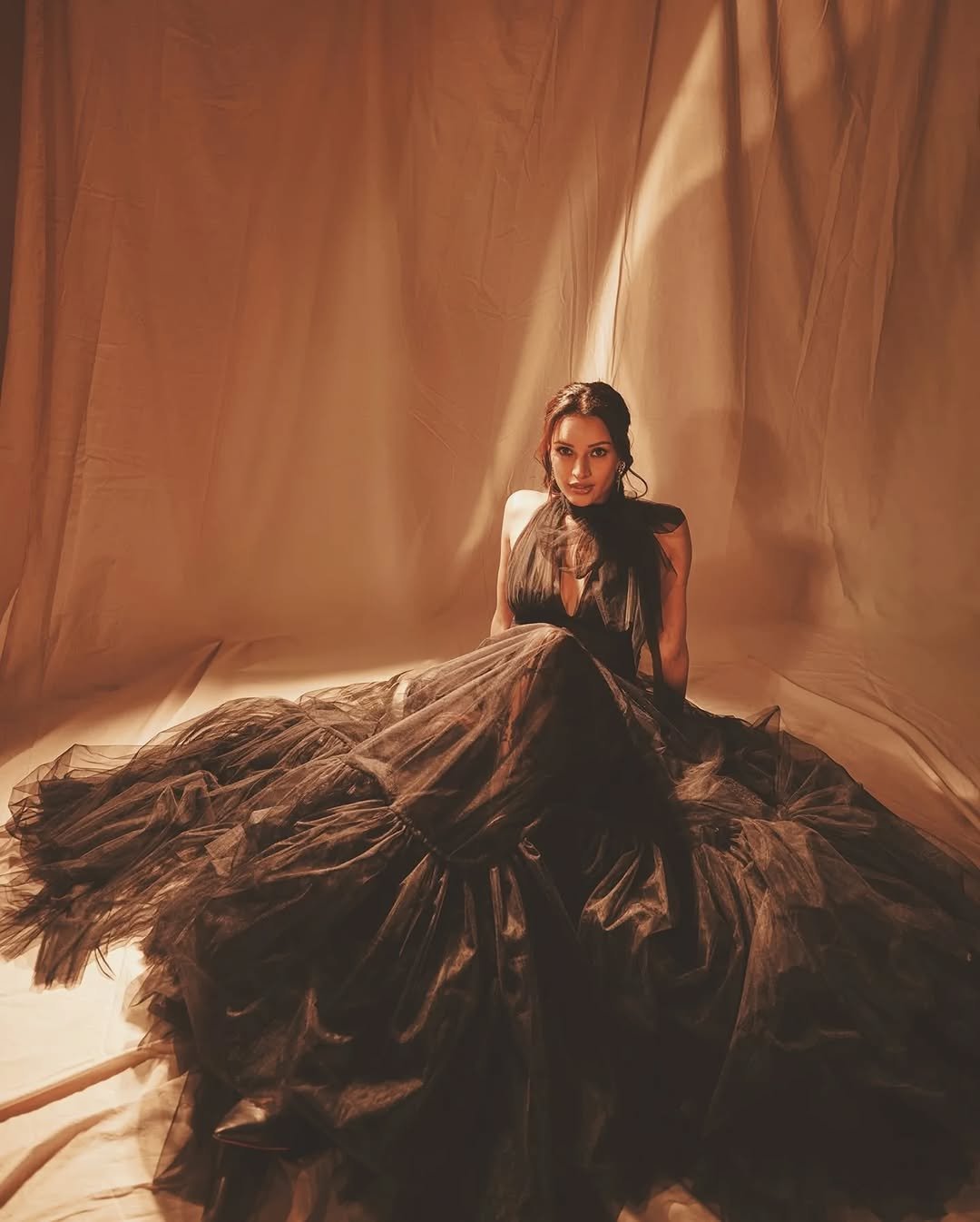 Tripti Dimri shows her moon–sun tattoo in Black Gown (3)