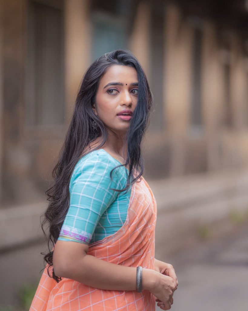 Graceful saree styling highlights Trupti Ravindra's natural poise and beauty
