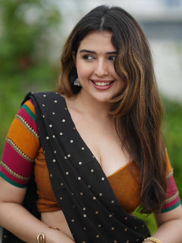 Relaxed saree presentation showcases Vedvika Soni's approachable personality