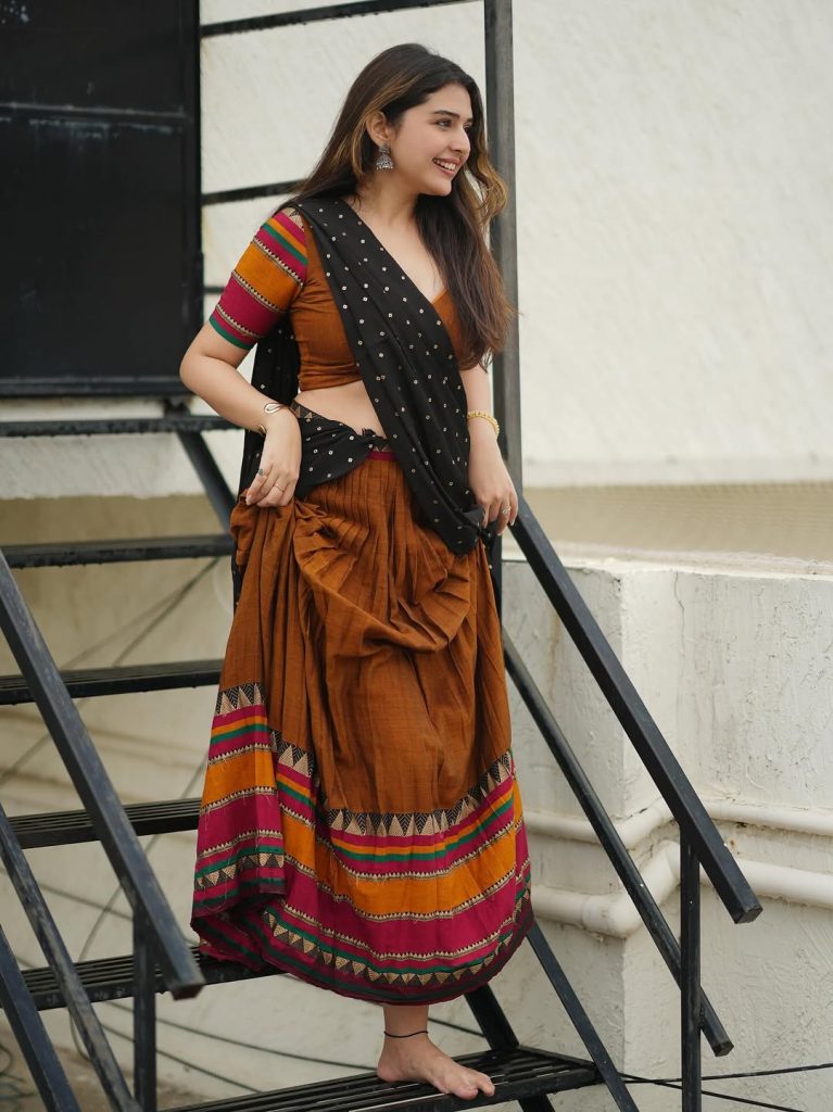 Relaxed saree presentation showcases Vedvika Soni's approachable personality