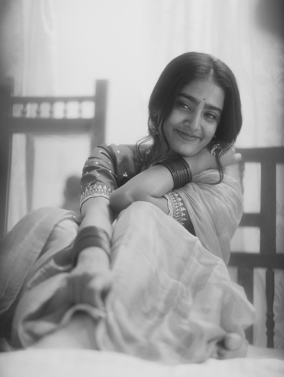 Yoga Lakshmi Elegant Photos in Saree (7)