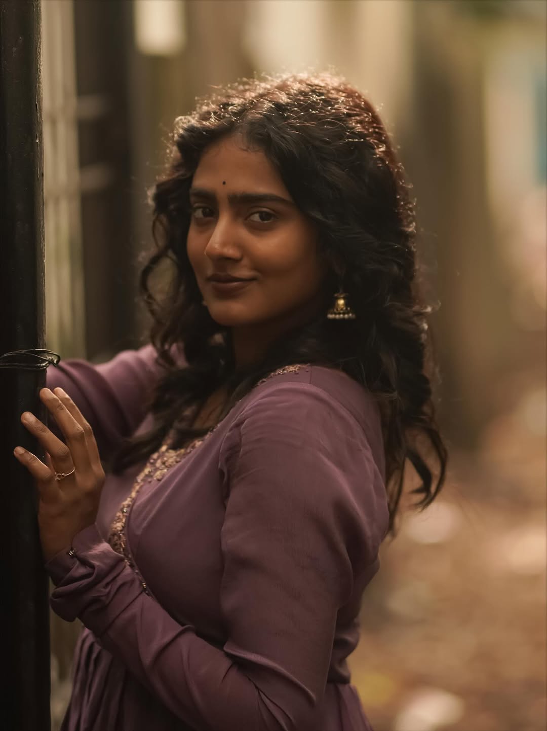 Yoga Lakshmi styles a pleated purple gown for a casual outdoor shoot (5)